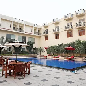 oyo-9771-hotel-glitz-westend-inn.top-gurgaonhotels.com/